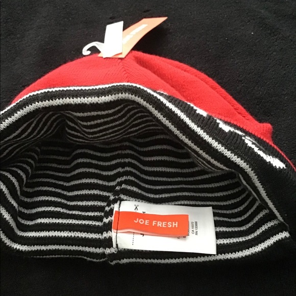 Brand new woollen hats with CANADA 🇨🇦 never worn - Picture 7 of 16